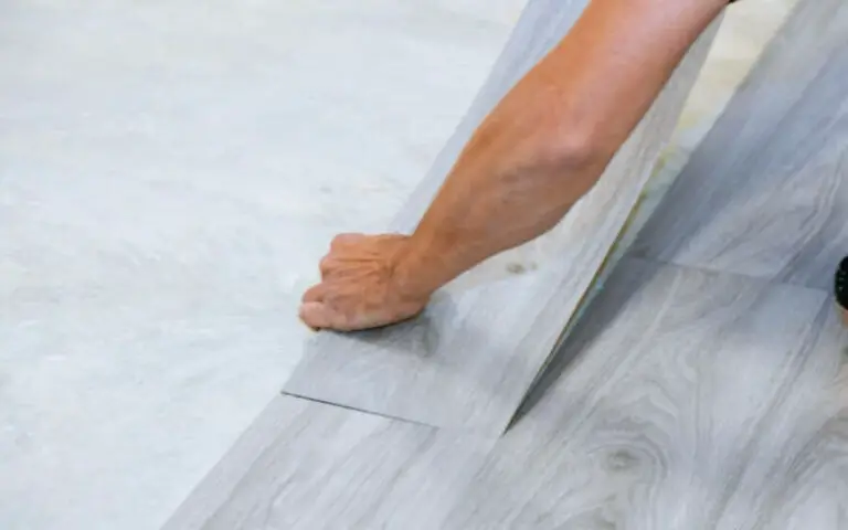 How to cut laminate flooring around a curve?