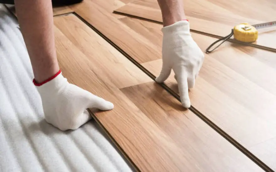 How do you cut laminate flooring by hand?